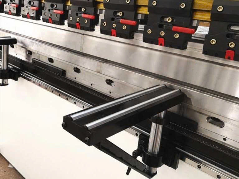 Máy chấn tôn thủy lực 200 tấn – PBC 220T/3200 - ảnh 4