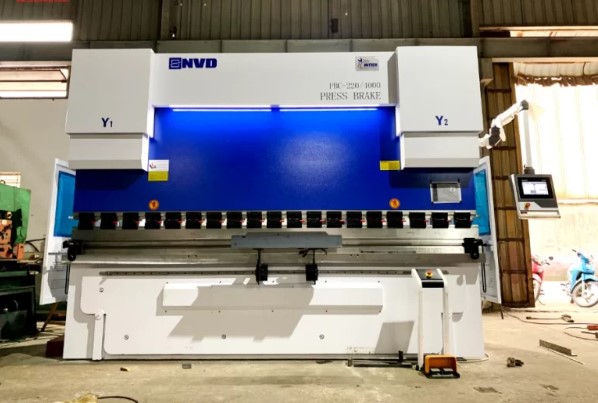 Máy chấn tôn thủy lực 200 tấn – PBC 220T/3200 - ảnh 1