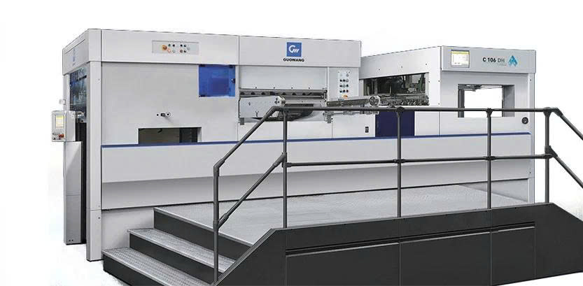 Máy cắt khuôn tự động C106DH với chức năng dập nổi gia nhiệt - ảnh 1
