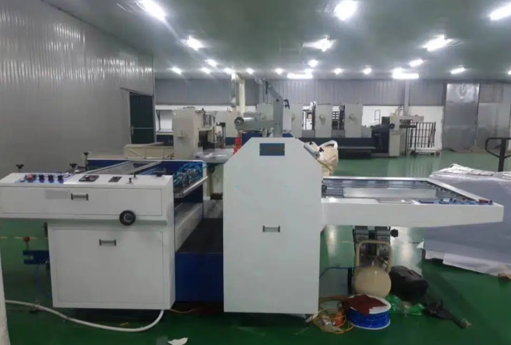 Máy cán màng nhiệt bán tự động YFMB-720B - ảnh 1