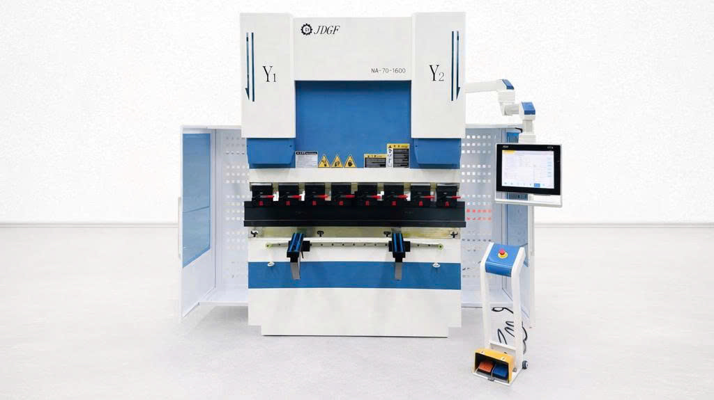 Máy chấn CNC 70T1600