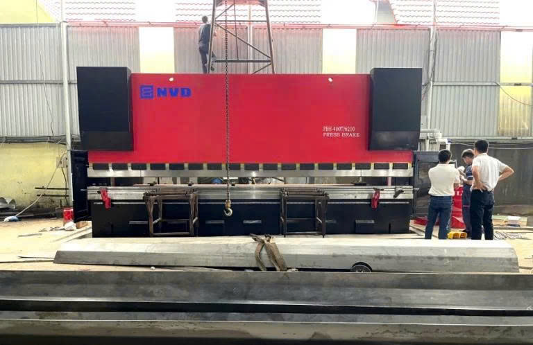 Máy chấn tôn thủy lực 400 tấn – PBH 400T/6200