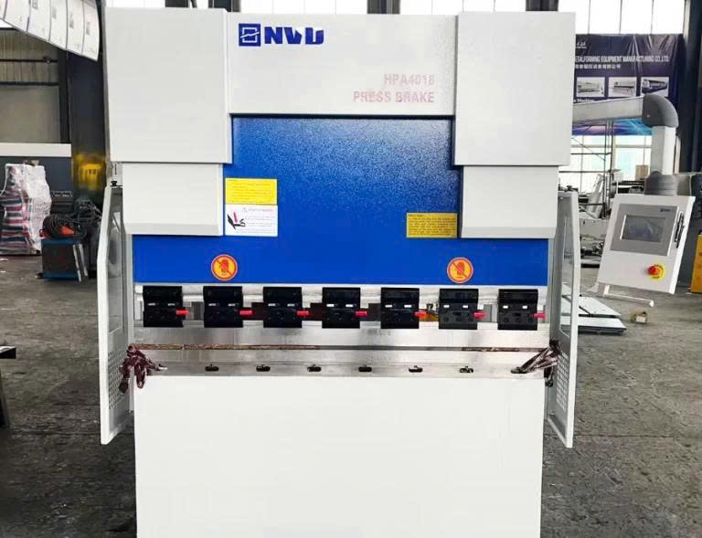 Máy chấn tôn thủy lực mini PBC – 40T/1300