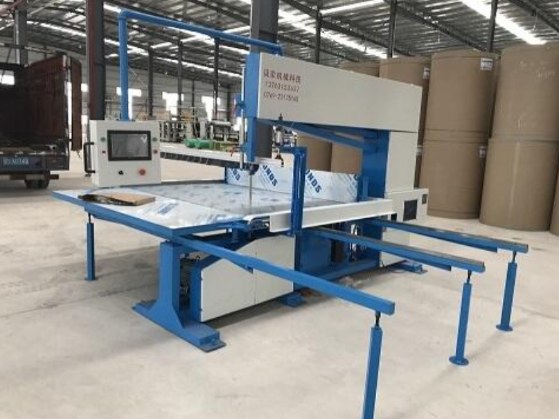 Máy cắt tấm sóng tổ ong lập trình (Bàn trượt) SMB-2000